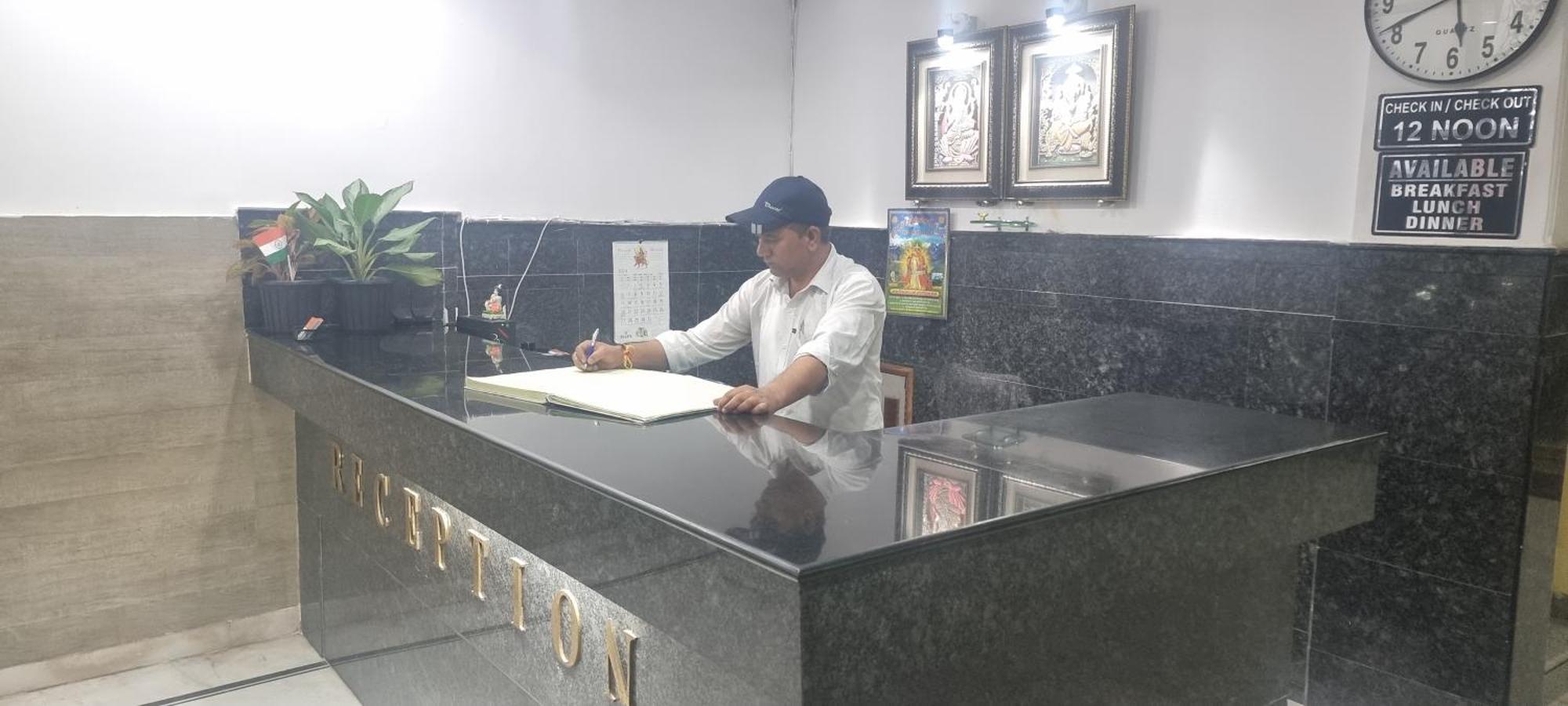Hotel Har Ki Pauri By Around Stays Haridwār Dış mekan fotoğraf